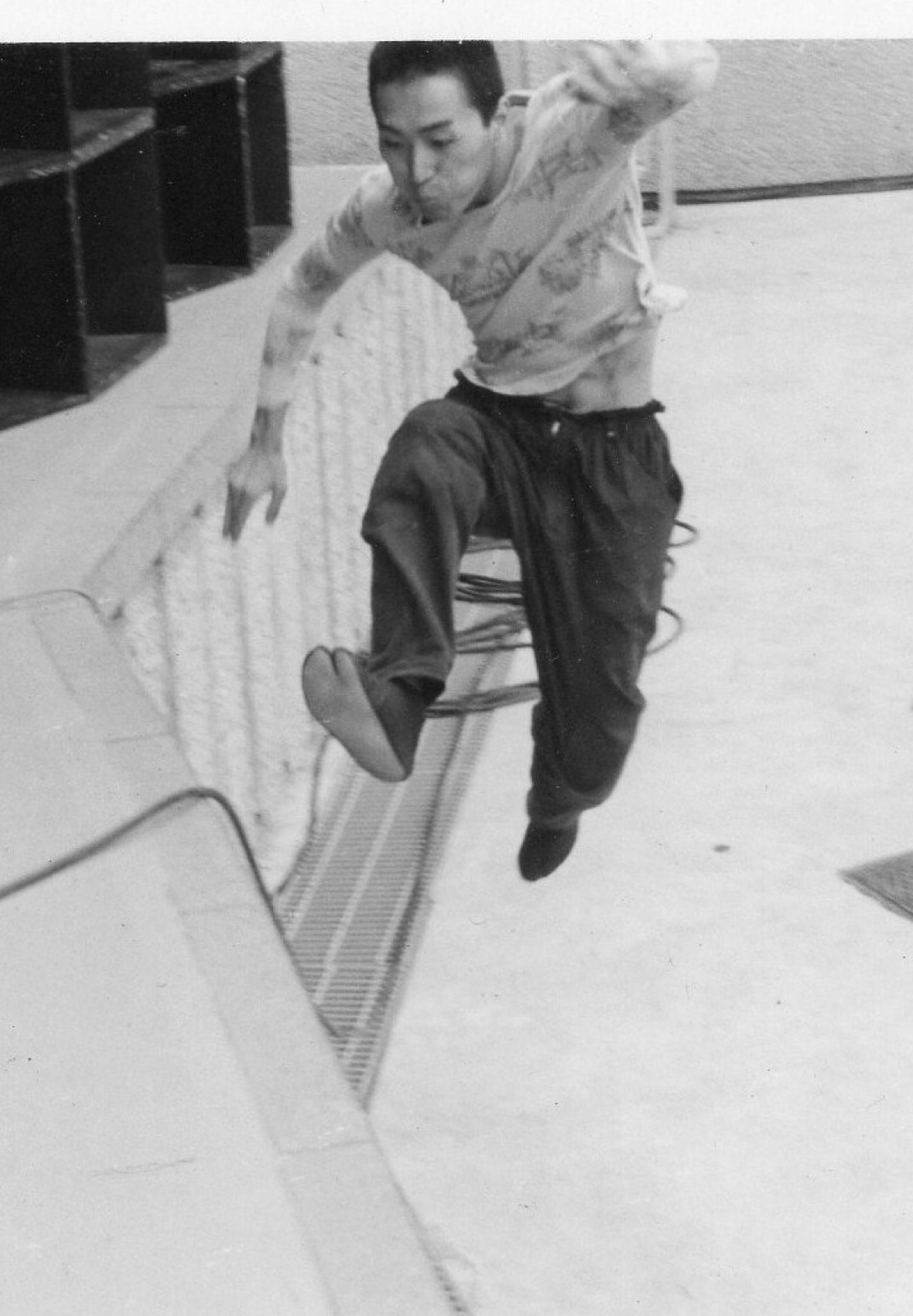 Toshiyuki Tanaka moving through a dynamic performance practice.